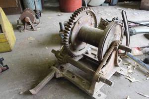 lot 651 image: Vintage Sasgen Derri Hand Winch