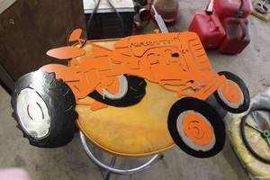 lot 673 image: Allis Chalmers Metal Tractor Sign