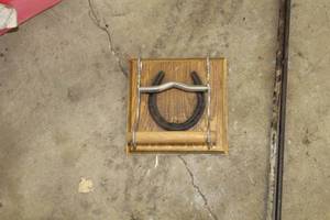 lot 678 image: Horse Theme Toilet Paper Roll Holder