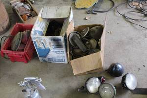 lot 686 image: Lot of (3 Boxes) Misc. Tractor Lights