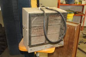 lot 689 image: Electric Space Heater 220V
