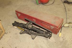 lot 690 image: Stimsonite No. 130 Emergency Warning Triangle, Automotive Scissor Jack