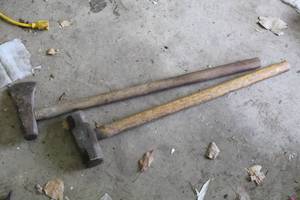 lot 715 image: Splitting Maul, Sledgehammer