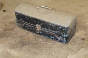 lot 744 image: 19 Metal Tool Box, Wind Chime
