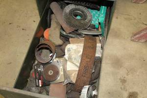 lot 749 image: Assorted SandingGrinding Tools and Supplies