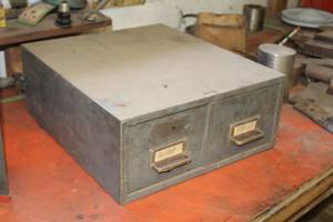 lot 774 image: Metal Index Card File Cabinet 2-drawer