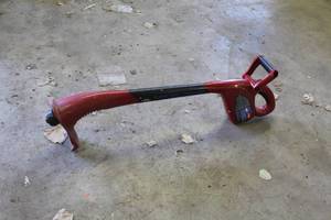 lot 778 image: Toro 51464 12V Line Trimmer