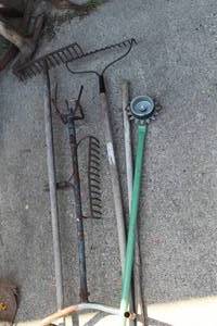 lot 785 image: Lot of (4) Yard Hand Tools - (2) Bow Rakes, (1) Edger, (1) Trencher