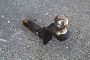 lot 787 image: Hitch Mount with 2 Ball