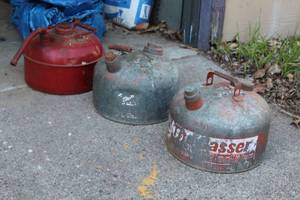 lot 788 image: Lot of (3) Vintage Metal Gas Cans