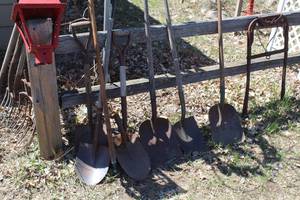 lot 805 image: Lot of (7) Flat ShovelsSpadesScoop Shovels