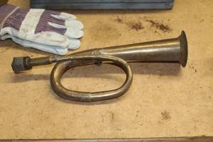 lot 812 image: Vintage Horn