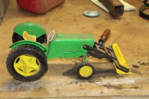 lot 813 image: Plastic Toy Tractor with Bucket Attachment
