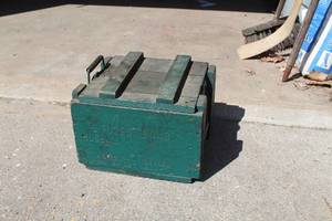 lot 780 image: Wood Ammo Box