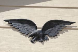 lot 852 image: Eagle Metal Wall Dcor
