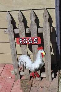 lot 854 image: Rooster Eggs Wood Decorative Gate