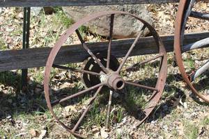 lot 862 image: Vintage 28 Wagon Wheel