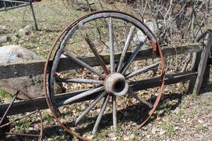 lot 863 image: Vintage 48 Wagon Wheel
