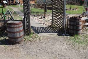 lot 872 image: Lot of (2) Vintage Barrels