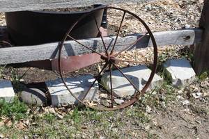 lot 871 image: Vintage 26 Wagon Wheel