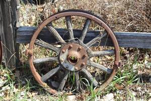 lot 875 image: Vintage 24 Wagon Wheel