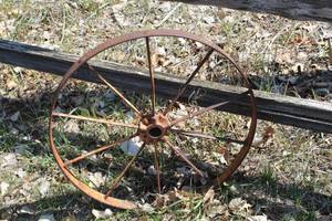 lot 877 image: Vintage 26 Wagon Wheel