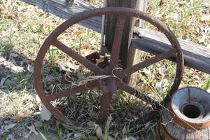 lot 878 image: Vintage 22 Wagon Wheel