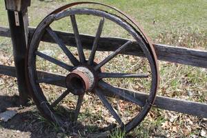 lot 881 image: Vintage 41 Wagon Wheel