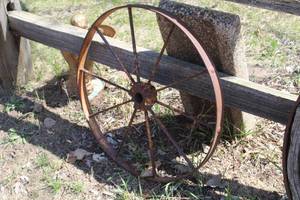 lot 883 image: Vintage 26 Wagon Wheel