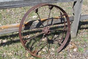 lot 893 image: Vintage 30 Wagon Wheel