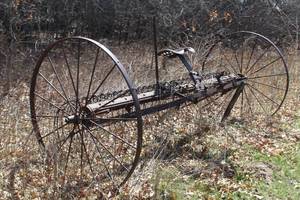 lot 907 image: Vintage Dump Rake