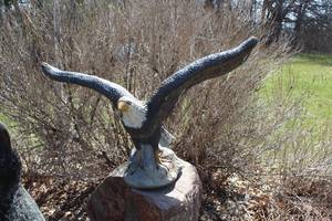lot 912 image: Bald Eagle Yard Statue