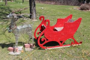 lot 913 image: Deer and Santa Sleigh Yard Dcor