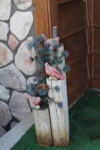 lot 915 image: Bird Yard Dcor