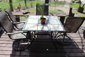 lot 943 image: Patio Set with Table and (4) Chairs