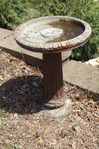 lot 948 image: Bird Bath