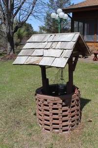 lot 952 image: Wishing Well Yard Dcor