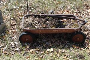 lot 954 image: Vintage Radio Flyer Wagon