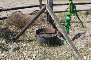 lot 956 image: Cauldron, Tripod Stand