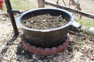 lot 959 image: Metal Planter