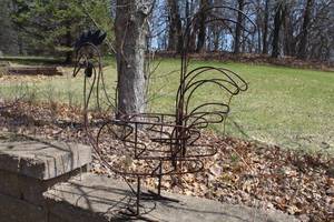 lot 976 image: Rooster Metal Yard Statue