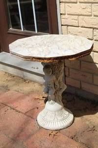 lot 978 image: Pedestal Table