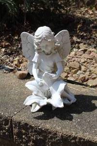 lot 985 image: Fairy Yard Statue
