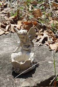 lot 986 image: Fairy Yard Statue
