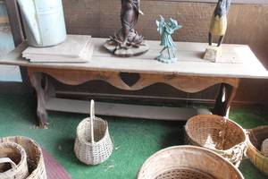 lot 994 image: Wood Bench