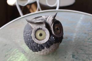 lot 1002 image: Owl Solar Table LightStatue