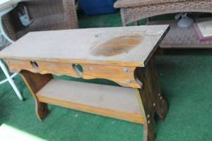 lot 1003 image: Wood Bench