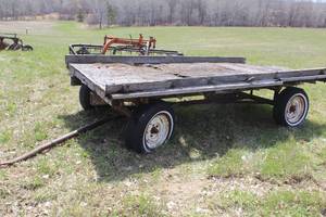 lot 593 image: Hay Trailer