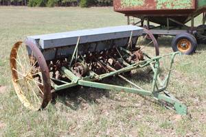 lot 595 image: 16-Row Seeder