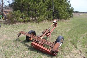 lot 590 image: International Sickle Mower PTO Drive with Hydraulics